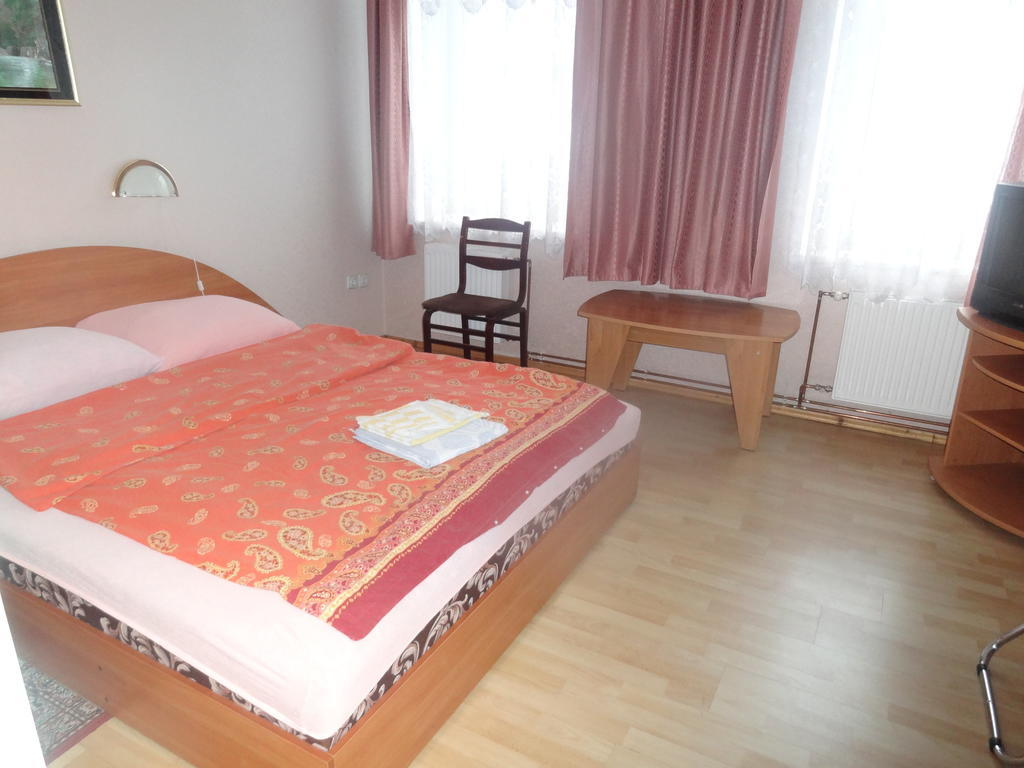 Hotel Rebir Daugavpils Rom bilde
